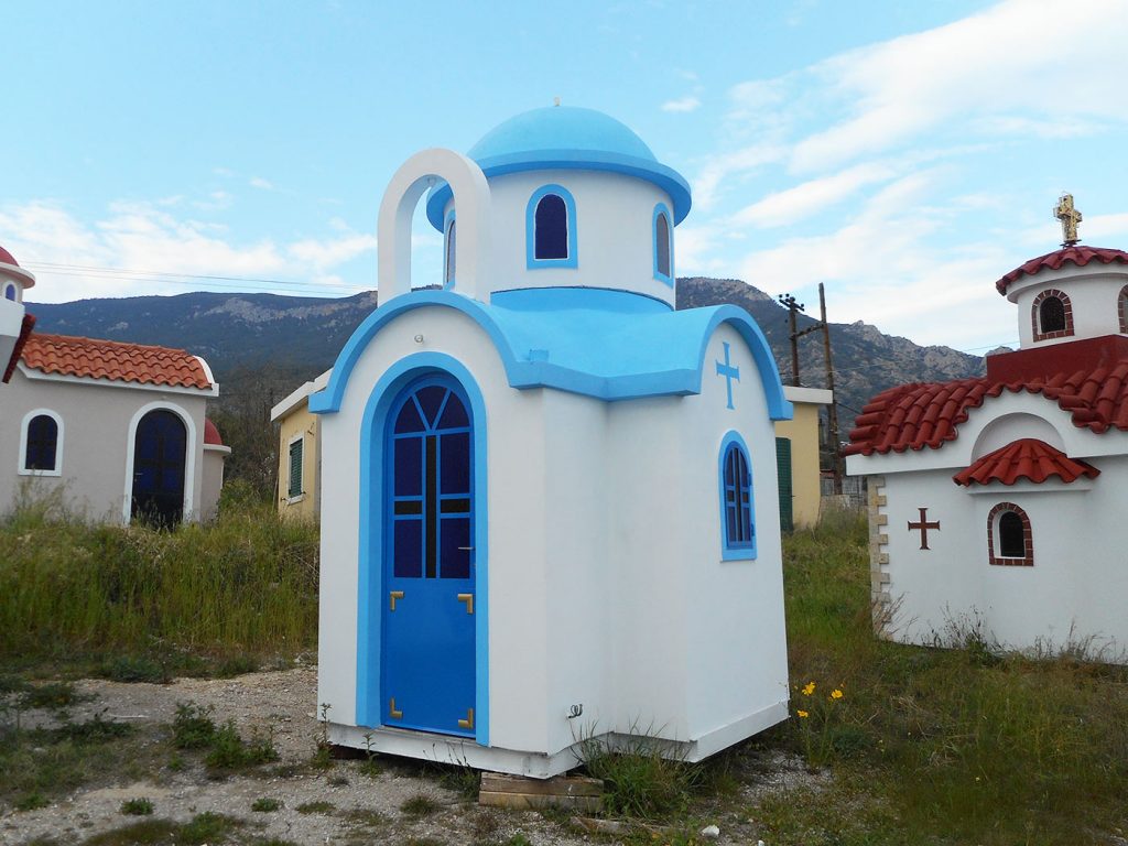 Εκκλησία Βυζαντινού ρυθμού (σταυροειδές) με τρούλο